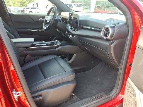 Used 2025 Chevrolet Equinox LT w/ Convenience Package II FWD image 10