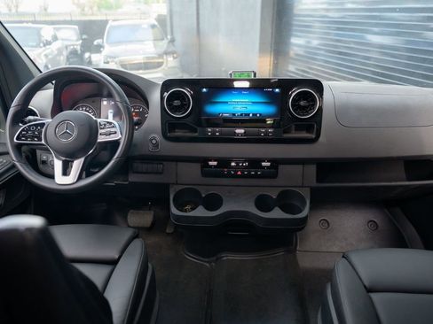 Used 2022 Mercedes-Benz Sprinter 2500 image 25