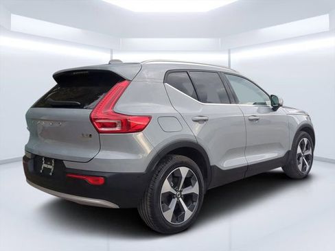 Used 2025 Volvo XC40 B5 Plus AWD/4WD image 3