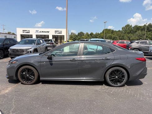 Used 2025 Toyota Camry SE FWD image 4