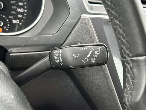 Used 2020 Volkswagen Tiguan SE AWD/4WD image 23