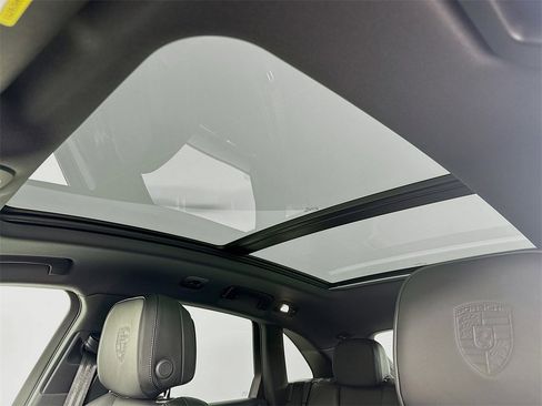 New 2026 Porsche Macan image 23