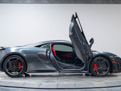 Used 2019 McLaren 570S Coupe RWD image 23