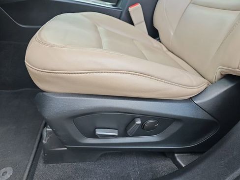 Used 2021 Ford Explorer XLT w/ Equipment Group 202A RWD image 18