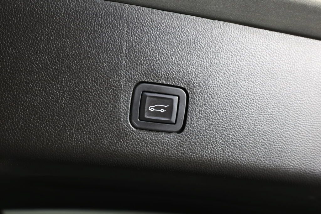 Used 2018 Chevrolet Traverse LT FWD image 19