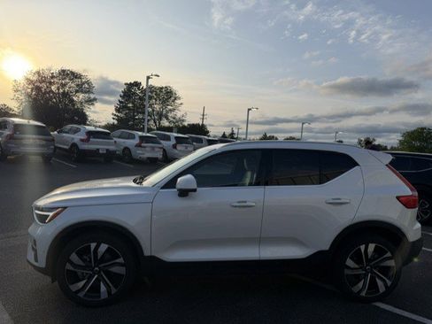 Used 2023 Volvo XC40 B5 Ultimate w/ Protection Package Premier AWD/4WD image 6