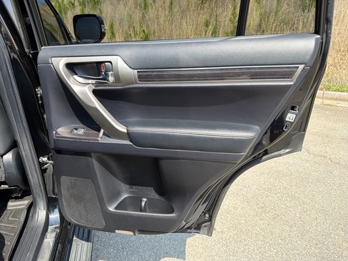 Used 2020 Lexus GX 460 Premium image 16