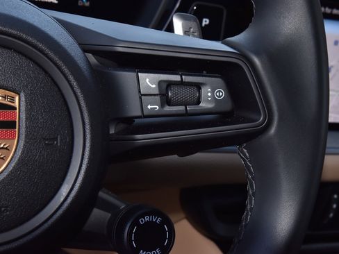 Used 2025 Porsche Cayenne Base image 24