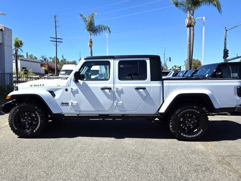New 2025 Jeep Gladiator Willys image 2