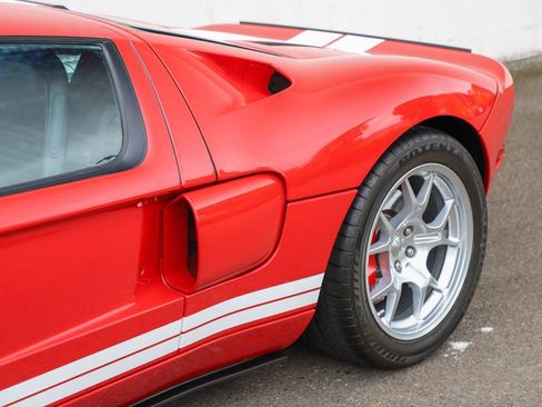 Used 2006 Ford GT RWD image 81