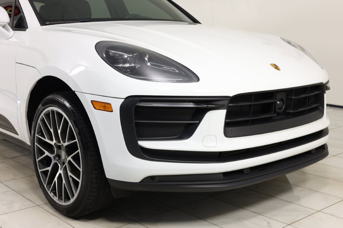 Used 2023 Porsche Macan AWD/4WD image 37