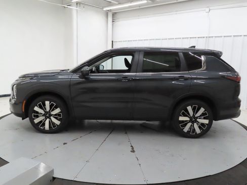 New 2026 Mitsubishi Outlander SE image 6