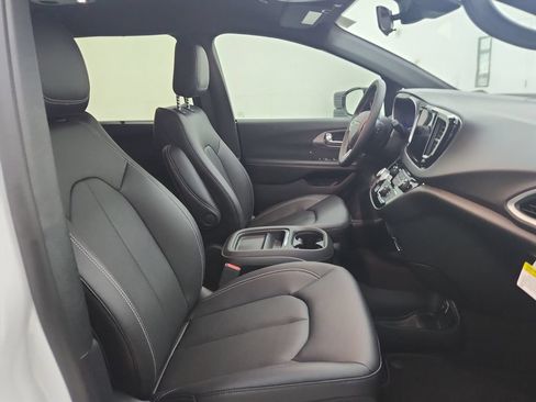 New 2027 Chrysler Pacifica LX FWD image 30