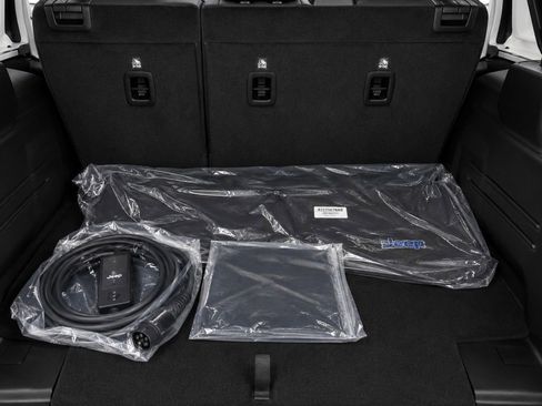 Used 2024 Jeep Wrangler Unlimited w/ Convenience Group AWD/4WD image 12