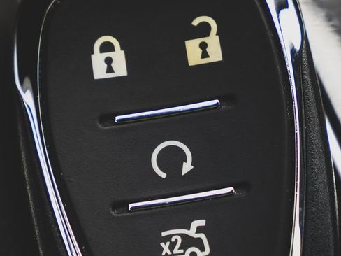 Used 2017 Chevrolet Malibu Hybrid w/ Leather Package image 9