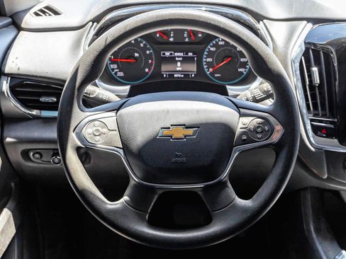 Used 2021 Chevrolet Traverse LS FWD image 12