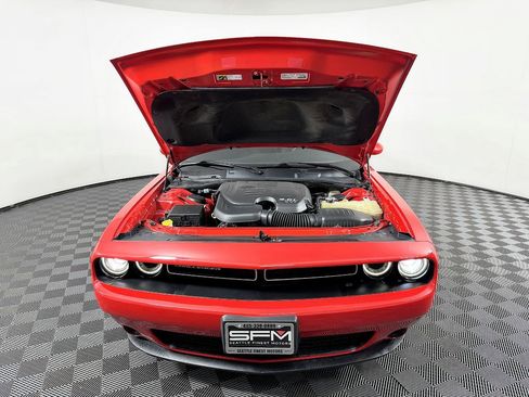 Used 2015 Dodge Challenger SXT w/ Driver Convenience Group RWD image 17