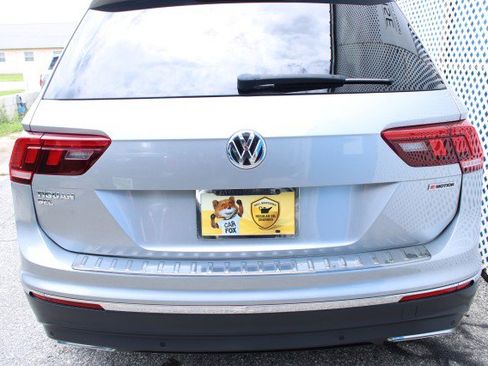 Used 2019 Volkswagen Tiguan SEL Premium w/ 3rd Row Seat Package AWD/4WD image 7
