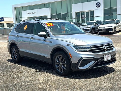 Used 2023 Volkswagen Tiguan SE FWD image 10