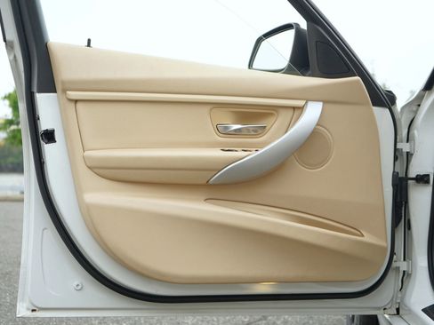 Used 2013 BMW 328i xDrive Sedan image 11