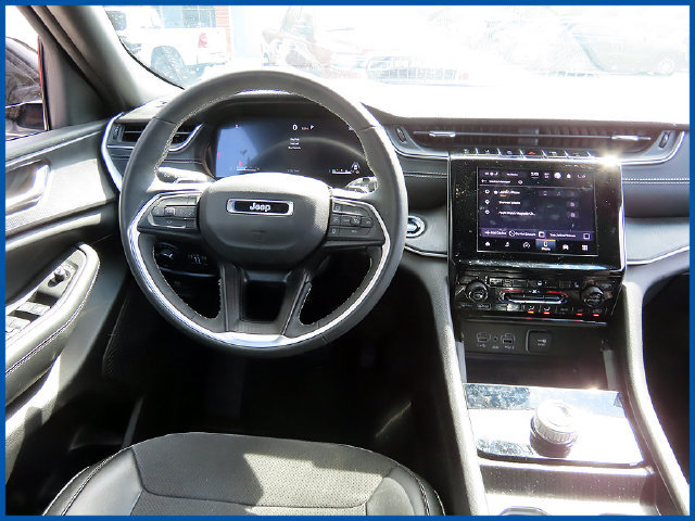 Used 2024 Jeep Grand Cherokee Altitude AWD/4WD image 11