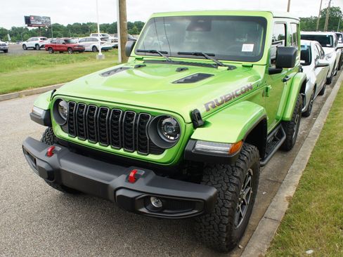 Used 2025 Jeep Wrangler Rubicon AWD/4WD image 1