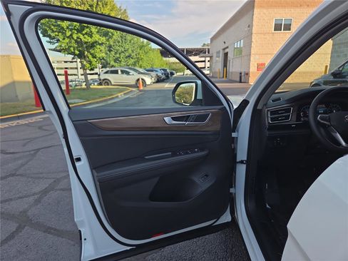 New 2026 Volkswagen Atlas SE image 11