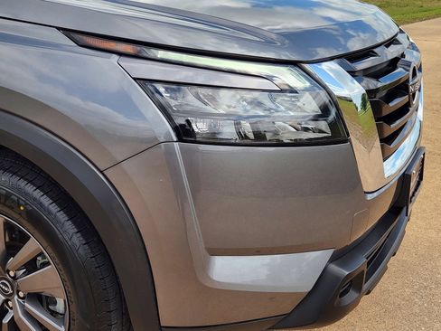 Used 2023 Nissan Pathfinder SV FWD image 12