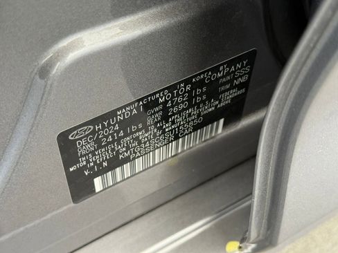 Used 2025 Genesis G70 2.5T image 30