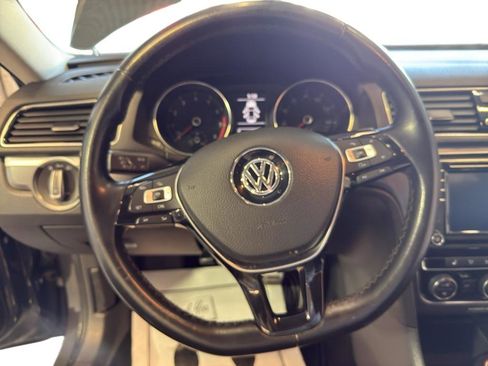 Used 2018 Volkswagen Passat 2.0T R-Line FWD image 15