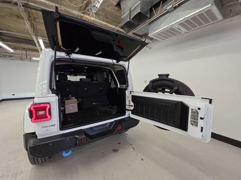 Used 2024 Jeep Wrangler Unlimited Sahara AWD/4WD image 18
