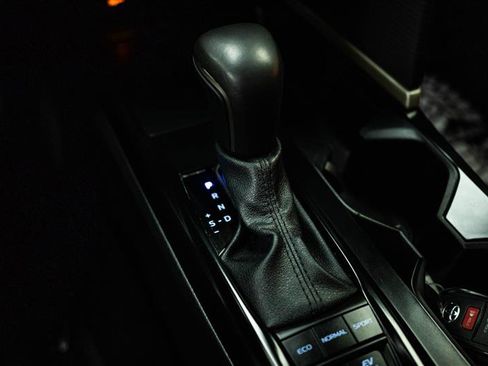 Used 2025 Toyota Camry SE image 21