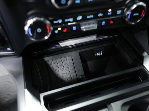 Used 2024 Ford F350 Lariat w/ Chrome Package image 39