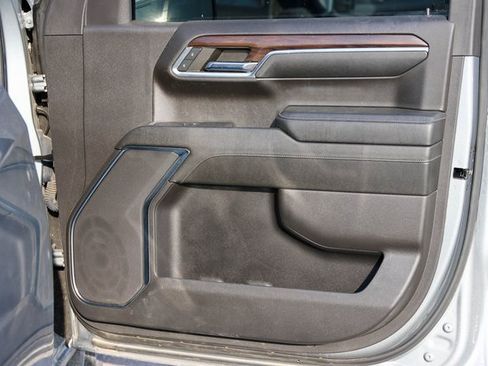 Used 2024 GMC Sierra 1500 SLT image 16