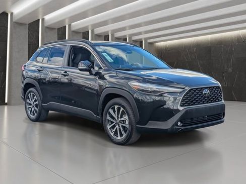 Used 2025 Toyota Corolla Cross XLE image 8