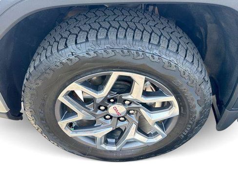 Used 2025 GMC Sierra 1500 SLT w/ SLT Premium Plus Package AWD/4WD image 18