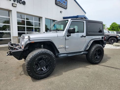 Used 2013 Jeep Wrangler Sahara w/ Connectivity Group AWD/4WD image 5