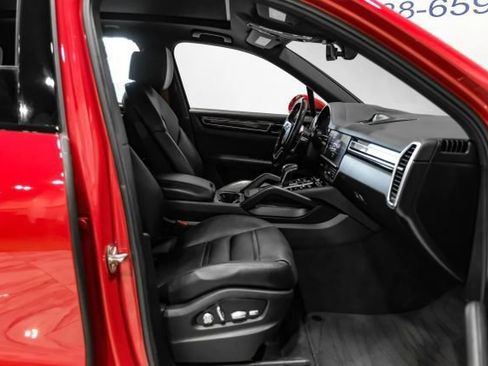 Used 2021 Porsche Cayenne AWD/4WD image 32