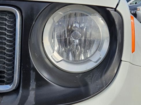 Used 2016 Jeep Renegade Latitude AWD/4WD image 10