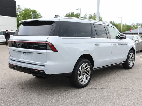 New 2026 Lincoln Navigator L Reserve AWD/4WD image 7
