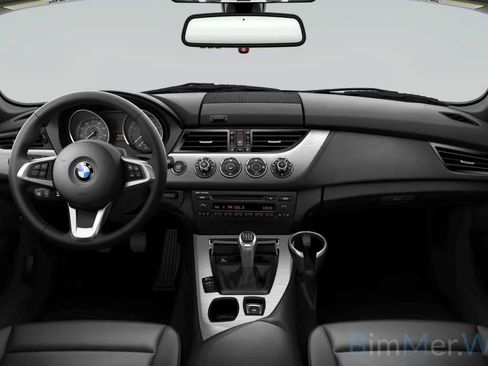 Used 2014 BMW Z4 sDrive28i image 2