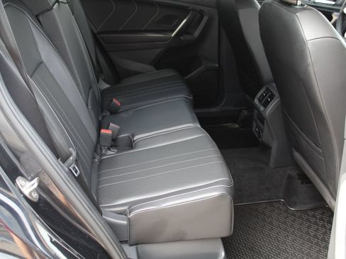 Used 2022 Volkswagen Tiguan SE AWD/4WD image 12
