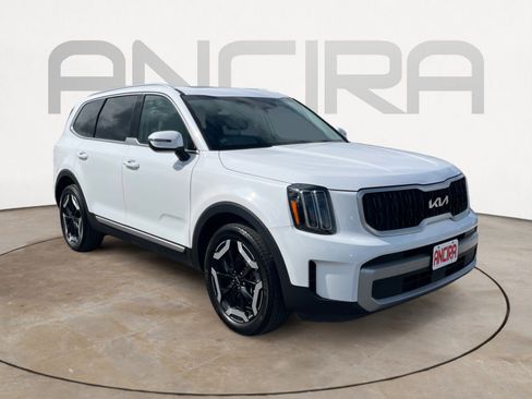 Used 2023 Kia Telluride EX w/ EX Captain's Chair Package AWD/4WD image 4