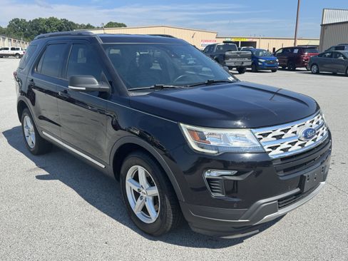 Used 2019 Ford Explorer XLT w/ Equipment Group 202A FWD image 4