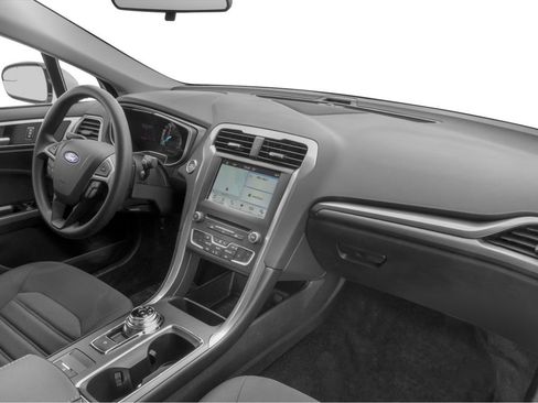 Used 2018 Ford Fusion SE w/ Fusion SE Technology Package FWD image 17
