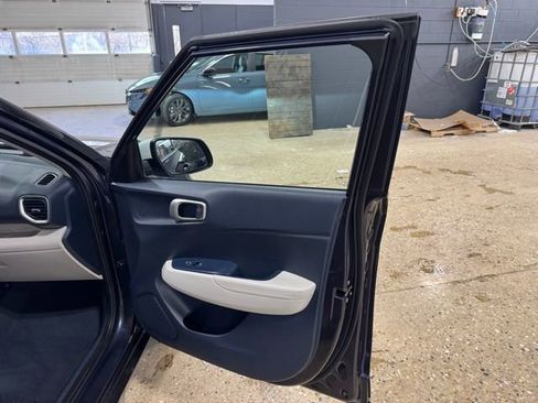 Used 2020 Hyundai Venue image 29