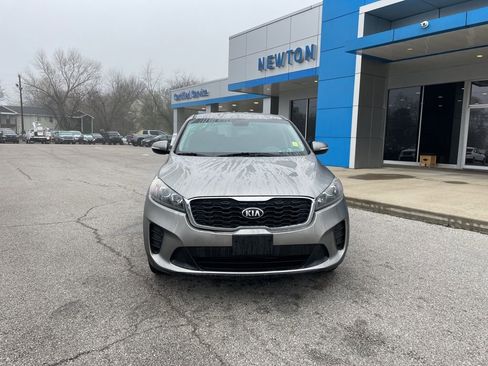 Used 2019 Kia Sorento LX image 3