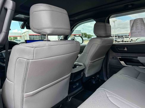 Used 2025 Toyota Tundra Limited AWD/4WD image 18