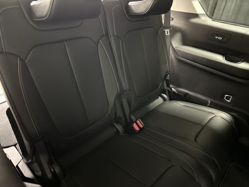 Used 2021 Jeep Grand Cherokee L Limited AWD/4WD image 32