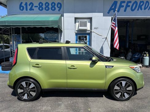 Used 2015 Kia Soul ! FWD image 7